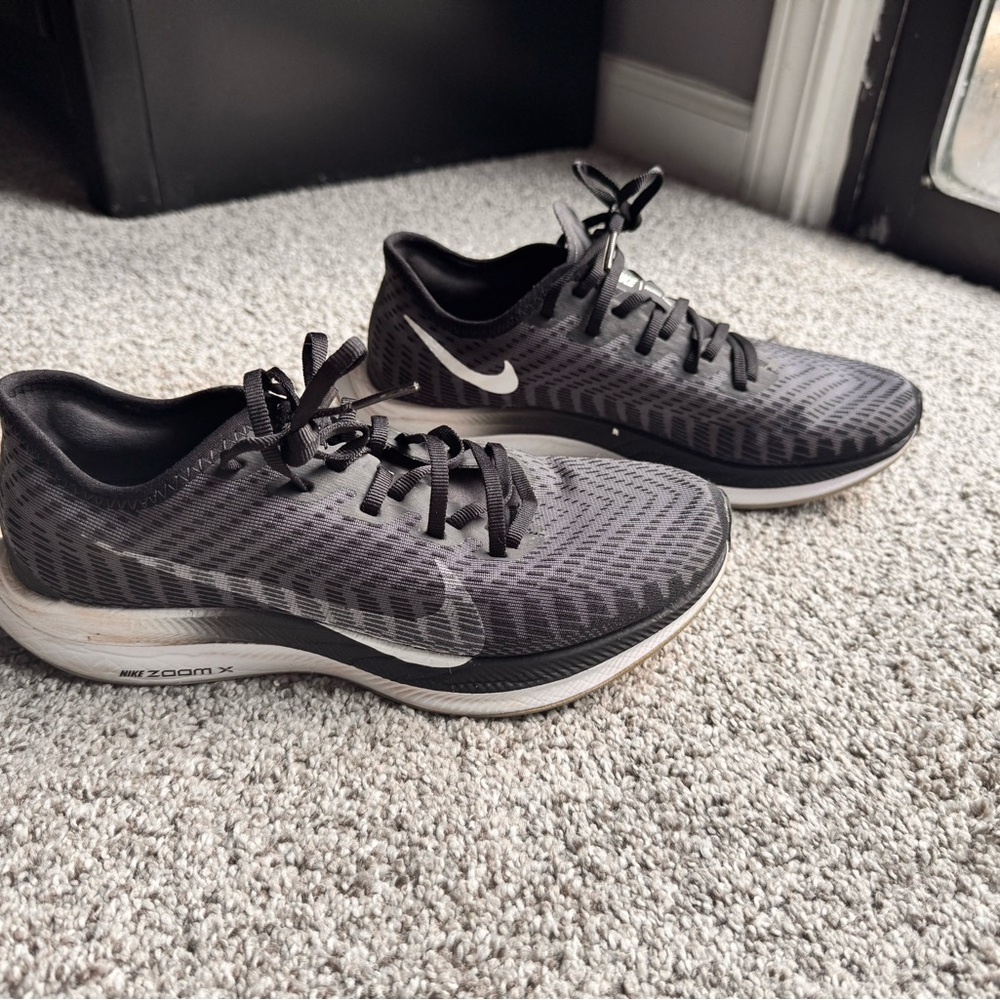 Nike Men's Gray and Black Athletic Shoes